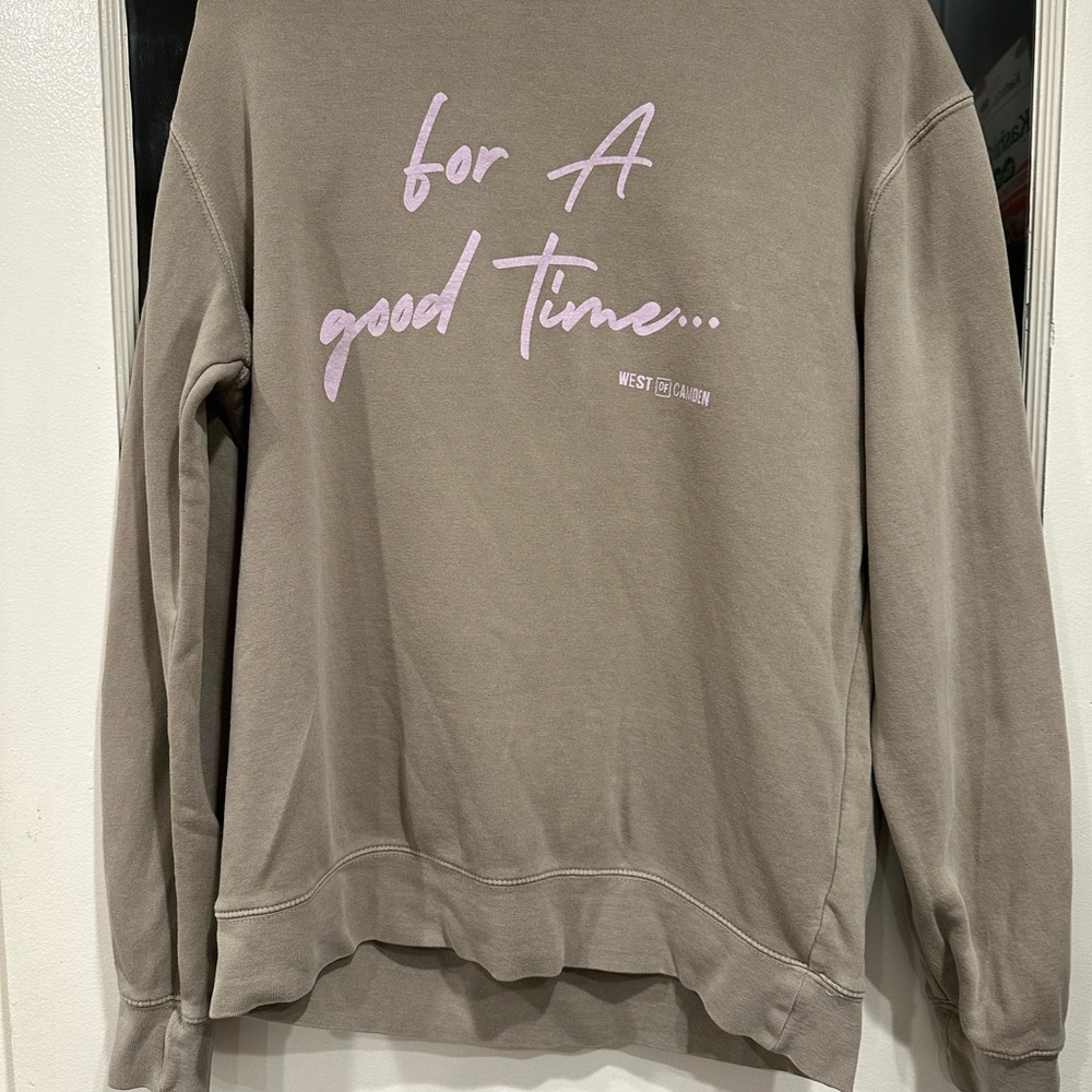 West of Camden Women’s Graphic Sweatshirt Size Medium